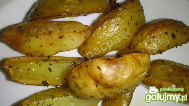 Młode ziemniaczki pieczone w ziołach Młode ziemniaczki pieczone w ziołach