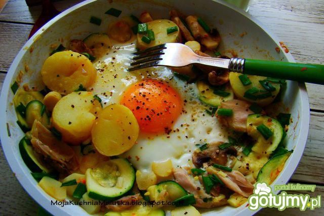 Młode ziemniaczki z patelni