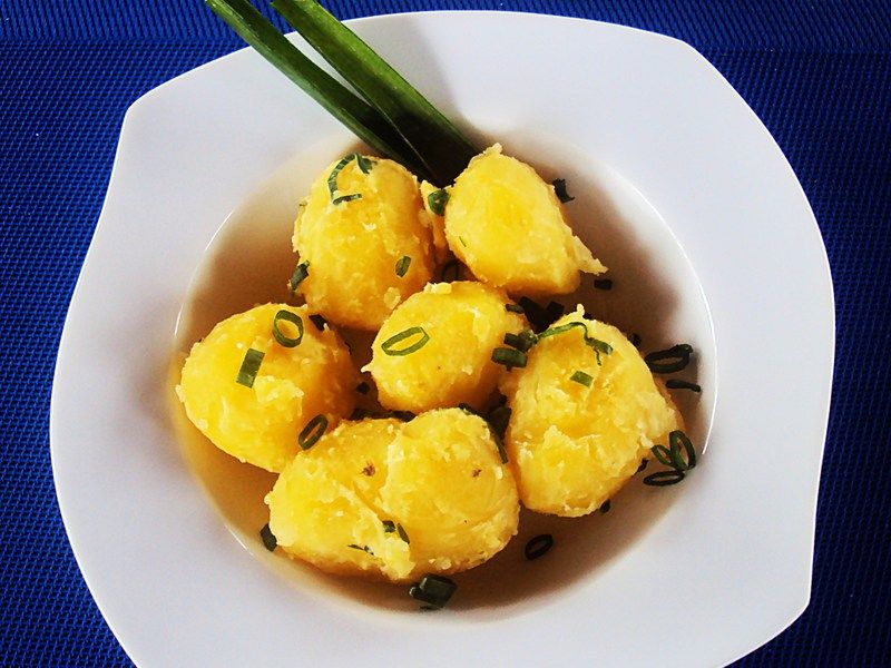 Młode ziemniaczki ze szczypiorkiem