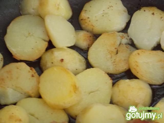 Młode ziemniaki smażone z koperkiem