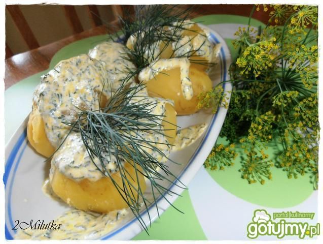 Młode ziemniaki w śmietanie