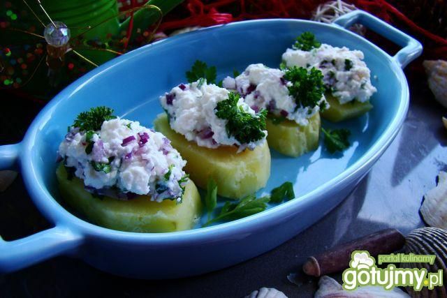 Młode ziemniaki z sałatką twarożkową Młode ziemniaki z sałatką twarożkową