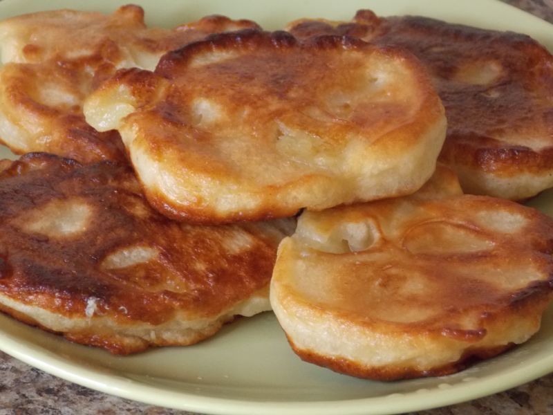 Mocno cynamonowe racuszki z jabłkami