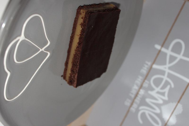 Mocno czekoladowy biszkopt jaglany z budyniem Mocno czekoladowy biszkopt jaglany z budyniem