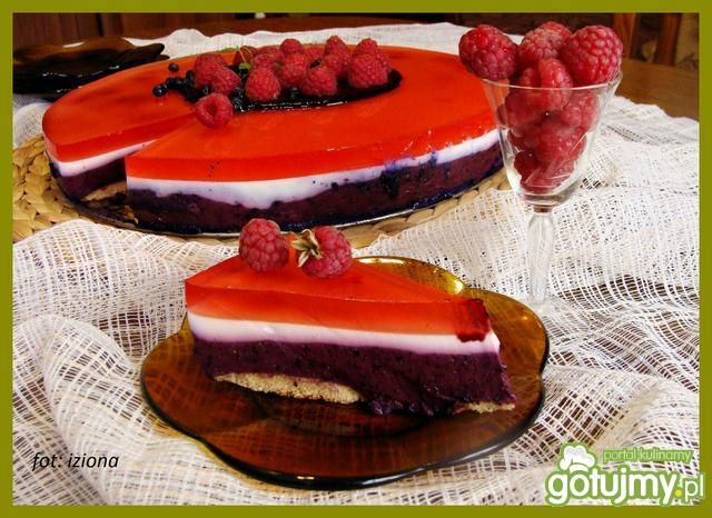 Mocno jagodowy torcik
