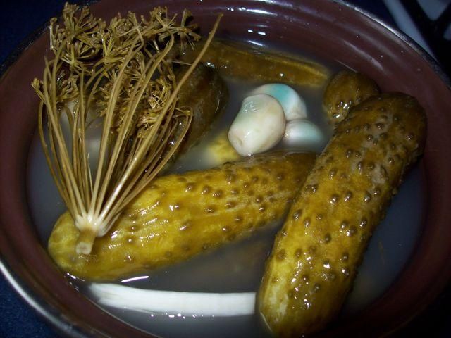 Mocno kiszone ogórki