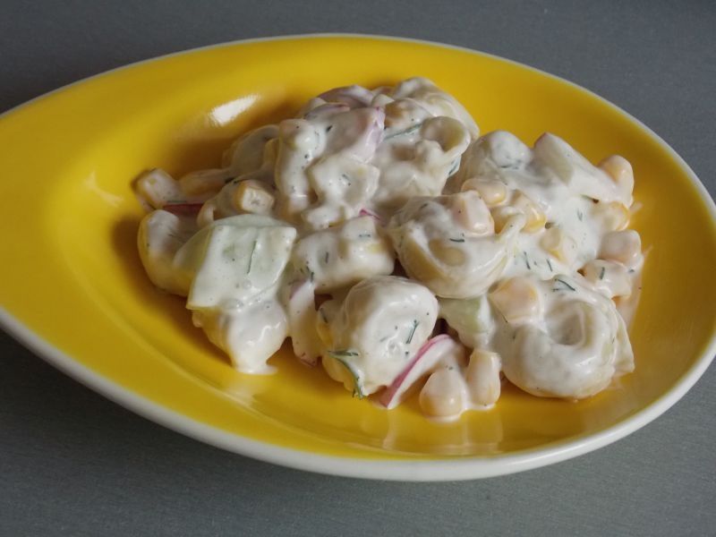 Mocno koperkowa sałatka z tortellini Mocno koperkowa sałatka z tortellini