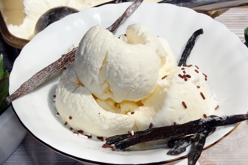 Mocno mleczne lody waniliowe z mlekiem w proszku 