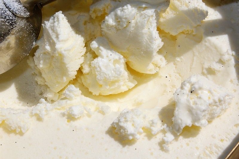 Mocno mleczne lody waniliowe z mlekiem w proszku 