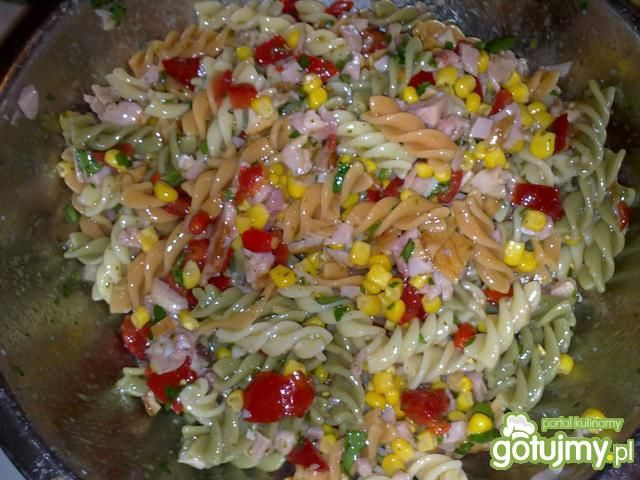 Mój kolorowy makaron jako sałatka