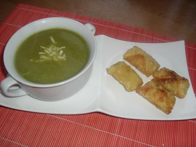 Moja banalna fasolkowa z czymś na ząb:)