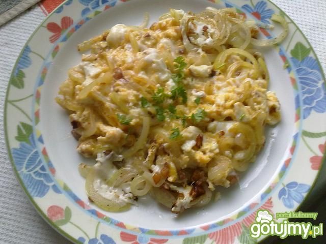 Moja jajecznica z cebulką na skwarkach