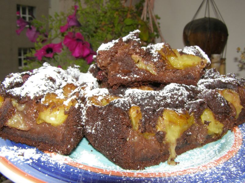 Morele, śliwki w łatwym, pysznym cieście kakaowym