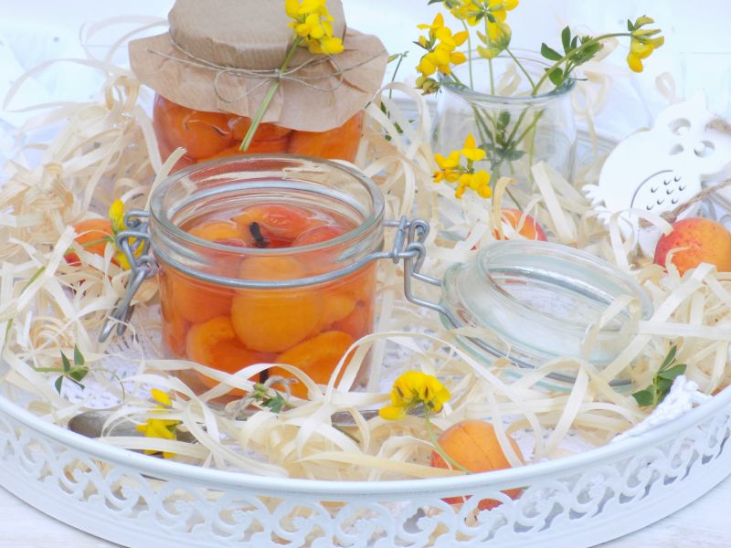 Morele w korzennym syropie