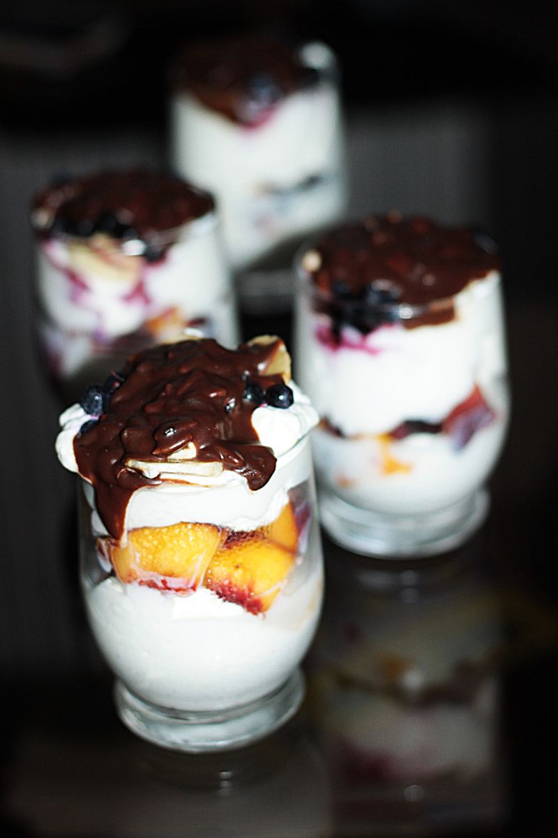 Morelowa pokusa że śmietaną i czekoladą Morelowa pokusa że śmietaną i czekoladą