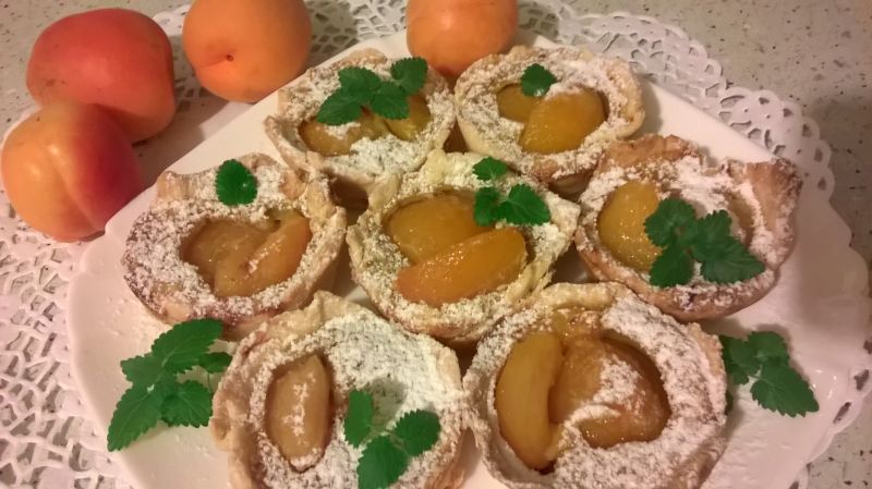 Morelowe ciasteczka z waniliową polewą