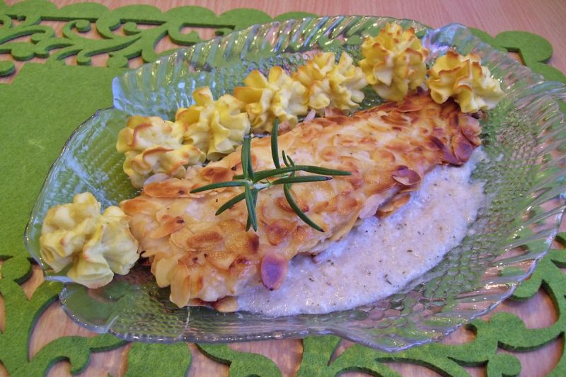 Morszczuk w migdałach z ziemniakami księżnej