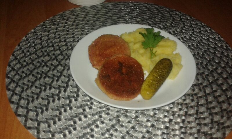 Mortadela panierowana. Mortadela panierowana.