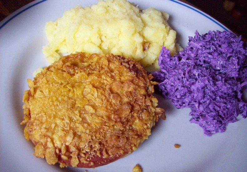 Mortadela w panierce z płatków kukurydzianych Mortadela w panierce z płatków kukurydzianych