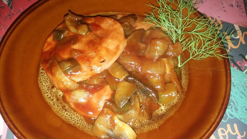 Mortadela w warzywach