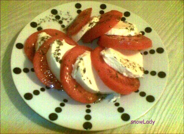 mozarella z pomidorami