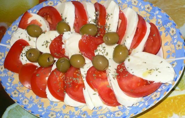 Mozzarella z pomidorami Mozzarella z pomidorami