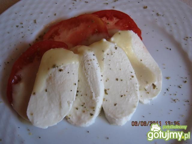 Mozzarella z pomidorami w moim sosie.