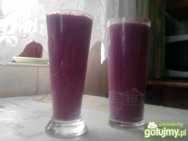 Mroźny koktajl jeżynowy