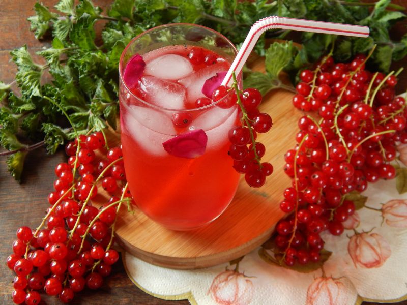 Mrożona herbata różana z czerwoną porzeczką Mrożona herbata różana z czerwoną porzeczką