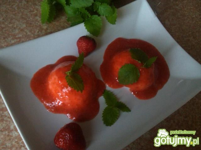 Mrożone jogurtowce z musem truskawkowym 