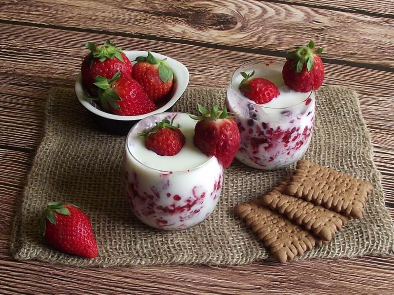 Mrożone owoce ogrodu i sadu otulone maślanką Mrożone owoce ogrodu i sadu otulone maślanką