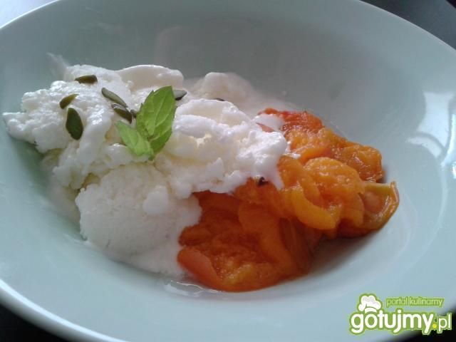 Mrożony jogurt z morelami