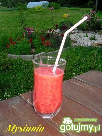 Mrożony koktajl poziomkowy Mrożony koktajl poziomkowy
