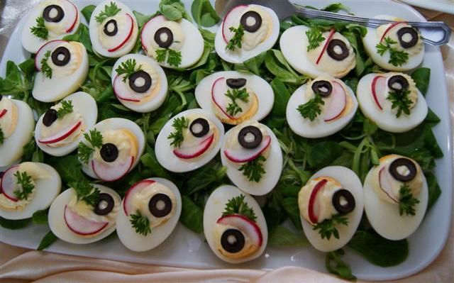 Mrugające jajka na roszponkowej łące