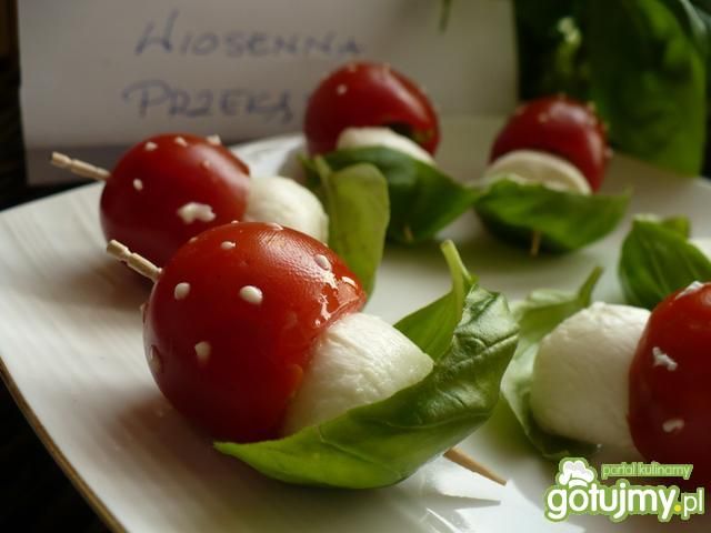 Muchomorki - pomidorki z niespodzianką Muchomorki - pomidorki z niespodzianką