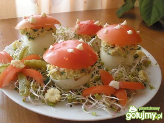Muchomorki z jajek i pomidorków