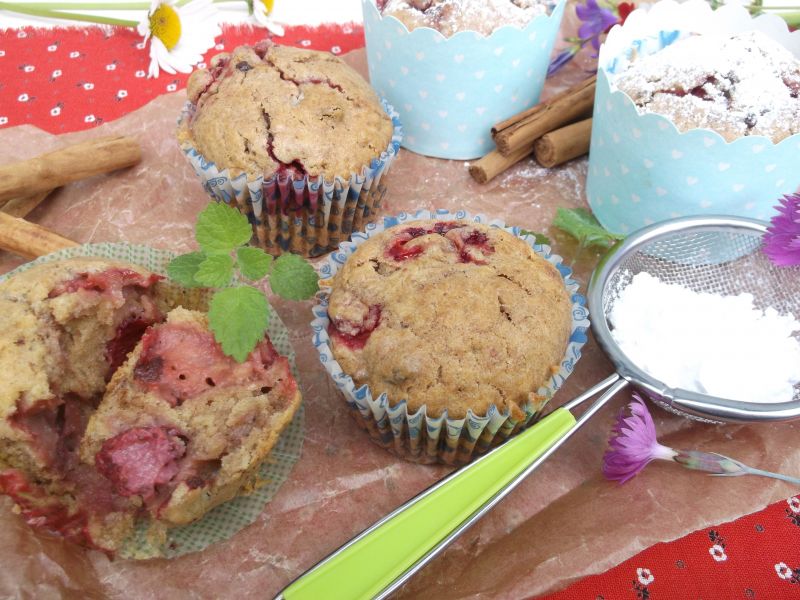 Muffinki bakaliowe z truskawkami i nutką cynamonu