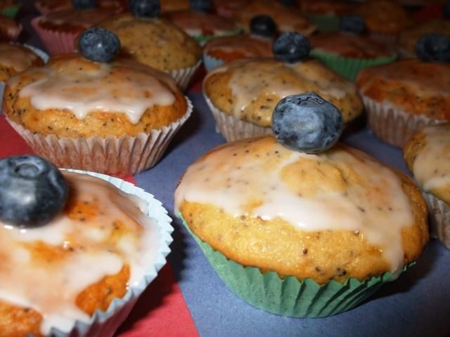 Muffinki bananowo-makowe z borówka Muffinki bananowo-makowe z borówka