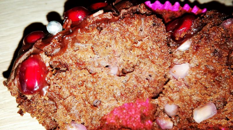 Muffinki czekoladowe z granatem Muffinki czekoladowe z granatem