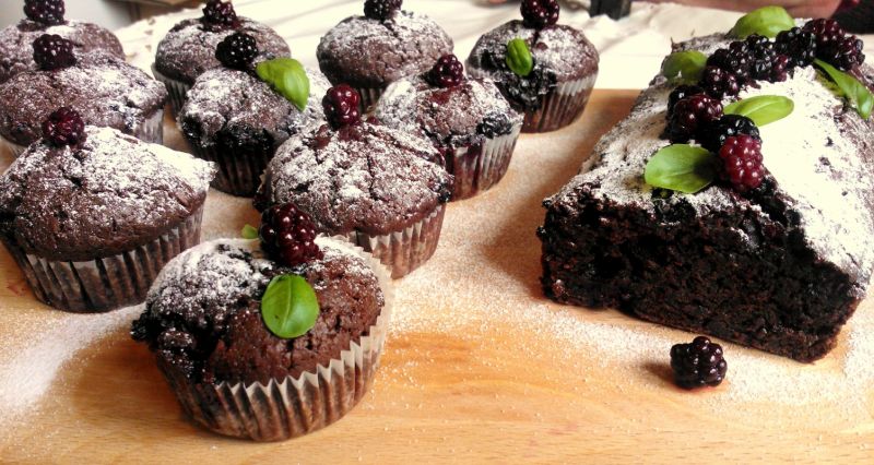 Muffinki czekoladowe z jeżynami Muffinki czekoladowe z jeżynami