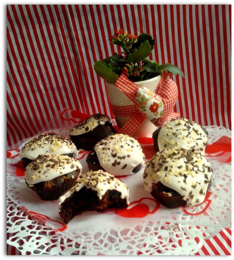 Muffinki czekoladowe z lukrem