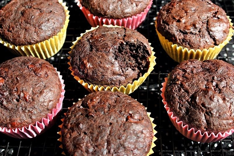 Muffinki czekoladowe z pieczonych buraków Muffinki czekoladowe z pieczonych buraków