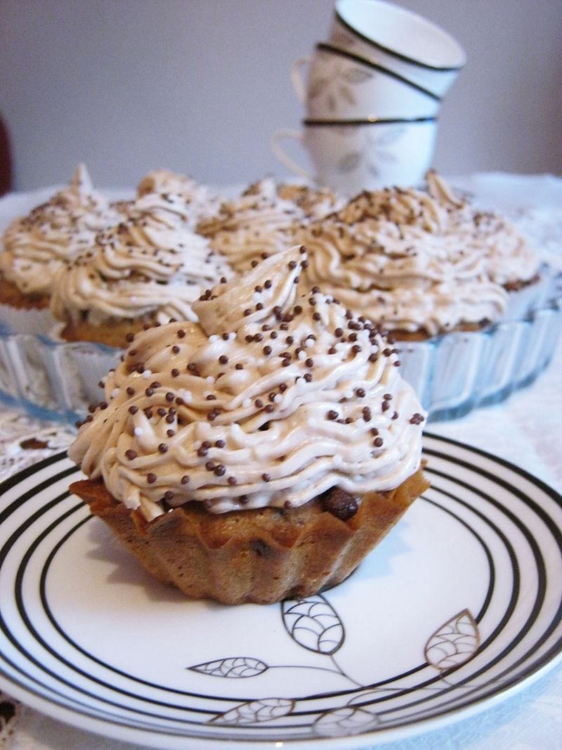 Muffinki czekoladowo-orzechowe z kremem Muffinki czekoladowo-orzechowe z kremem