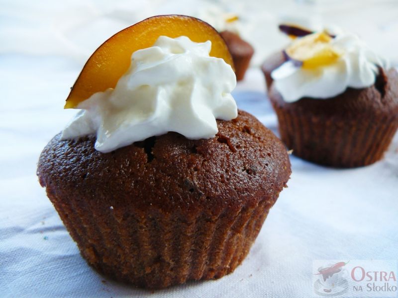 Muffinki czekoladowo – śliwkowe