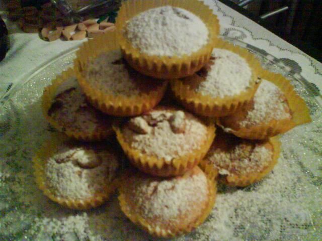 Muffinki jasne z orzeszkami:) Muffinki jasne z orzeszkami:)