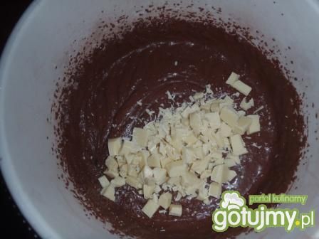 Muffinki kakaowe z białą czekoladą