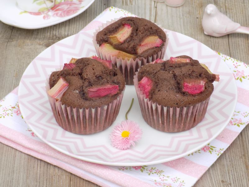 Muffinki kakaowe z rabarbarem Muffinki kakaowe z rabarbarem