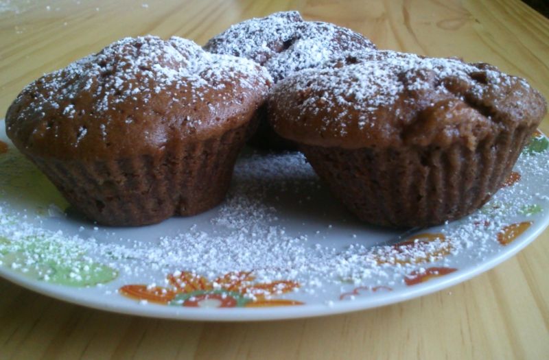 Muffinki kakaowo - cynamonowe z jabłkiem i orzecha
