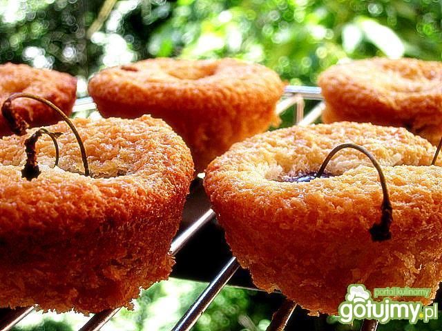 Muffinki  kokosowe z czereśniami Muffinki  kokosowe z czereśniami