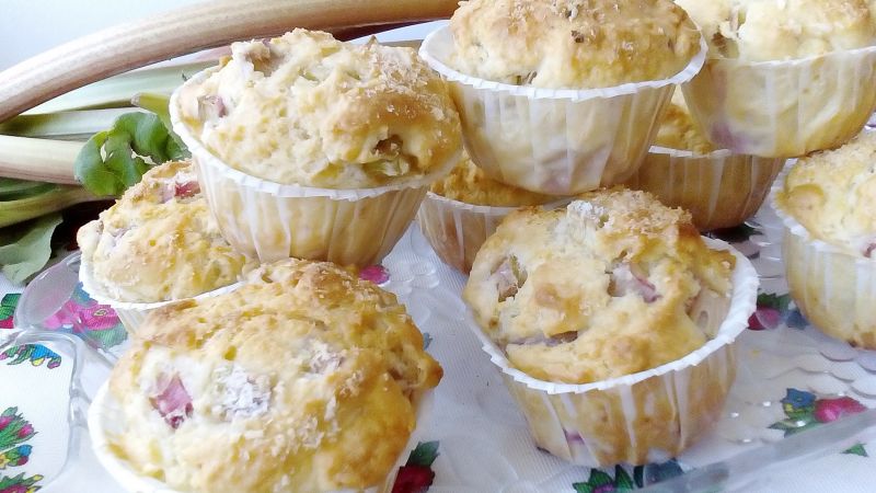 Muffinki kokosowo-rabarbarowe na kefirze  Muffinki kokosowo-rabarbarowe na kefirze